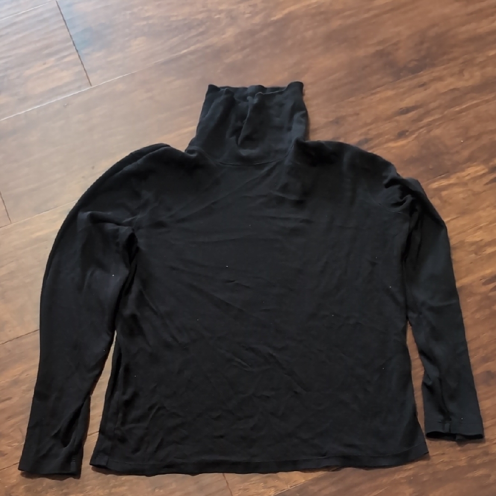 St. John's Bay Black Long Sleeve Tee